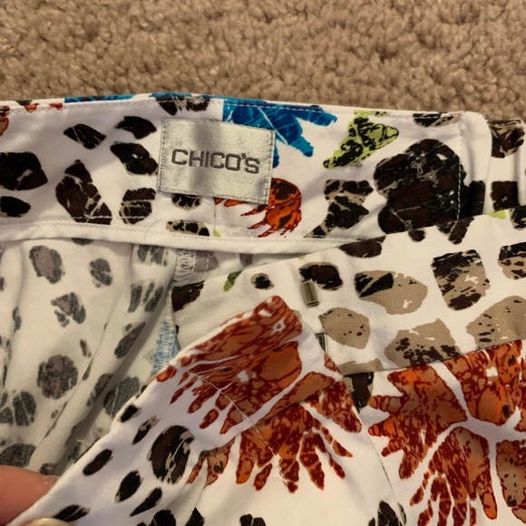 Chico’s Floral Print Capri Pants - Picture 5 of 11